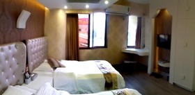 8 Miles Hotel