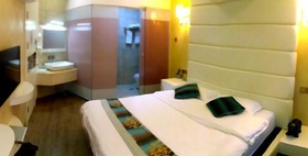 8 Miles Hotel