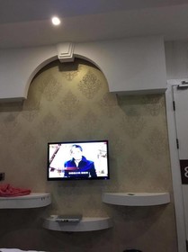 8 Miles Hotel