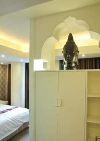 8 Miles Hotel