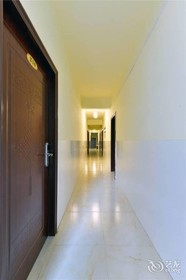 Small White Whale Inn