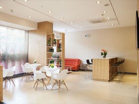 IU Hotel Zhanjiang International Trade City Square Branch