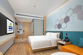 Days Inn by Wyndham Zhuhai Gongbei Port