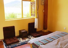 Shangri-la Maji Sunflower Inn