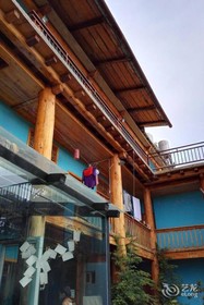 Shangri-la Maji Sunflower Inn