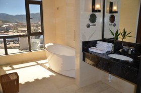 Shangri-La Moonlight International Hotel