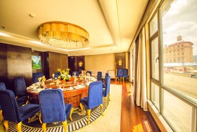 Shangri-La Moonlight International Hotel
