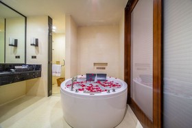 Shangri-La Moonlight International Hotel