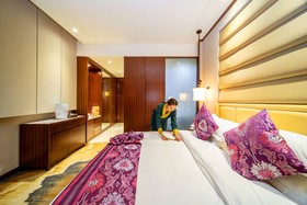 Shangri-La Moonlight International Hotel