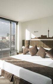 Hotel Regency Suites La Feria