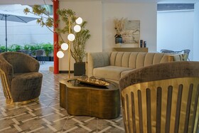 First Class Hotel