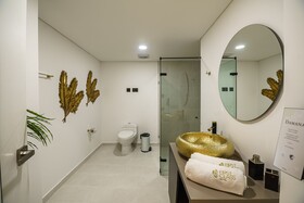 First Class Hotel