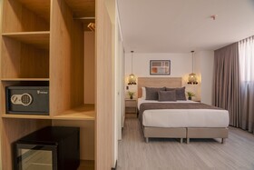 First Class Hotel