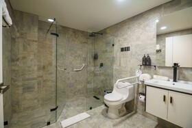 First Class Hotel