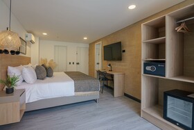 First Class Hotel