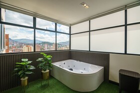 First Class Hotel