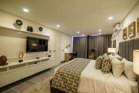 First Class Hotel
