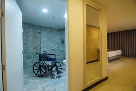 First Class Hotel