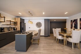 First Class Hotel