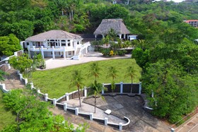 Pura Vida Villa