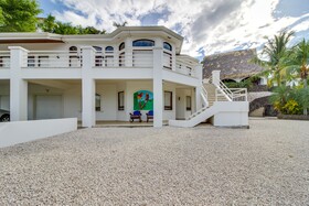 Pura Vida Villa