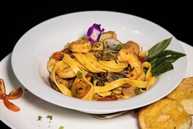 Buddha Hotel & Restaurant