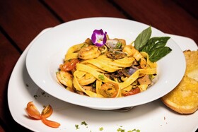 Buddha Hotel & Restaurant