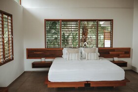 Salvatierra Beachfront Hotel