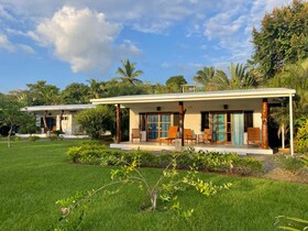 Salvatierra Beachfront Hotel