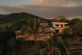 Salvatierra Beachfront Hotel