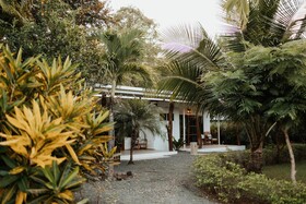 Salvatierra Beachfront Hotel