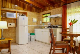 Los Pinos - Cabañas y Jardines