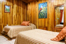 Los Pinos - Cabañas y Jardines