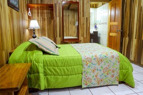 Los Pinos - Cabañas y Jardines