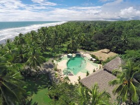 Clandestino Beach Resort