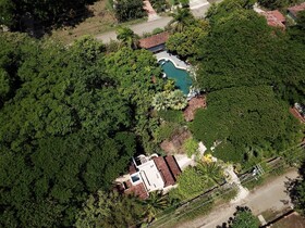 Curiol Boutique Hotel & Lounge