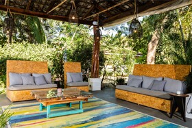 Curiol Boutique Hotel & Lounge