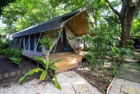 Curiol Boutique Hotel & Lounge