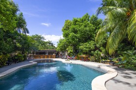 Curiol Boutique Hotel & Lounge