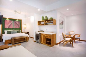 Arenas del Mar Beachfront & Rainforest Resort