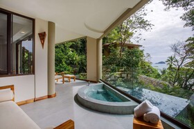 Arenas del Mar Beachfront & Rainforest Resort