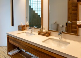 Arenas del Mar Beachfront & Rainforest Resort