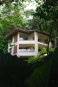 Arenas del Mar Beachfront & Rainforest Resort