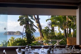 Arenas del Mar Beachfront & Rainforest Resort