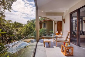 Arenas del Mar Beachfront & Rainforest Resort