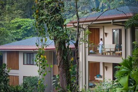 Arenas del Mar Beachfront & Rainforest Resort