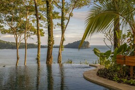 Arenas del Mar Beachfront & Rainforest Resort