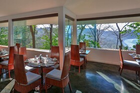 Arenas del Mar Beachfront & Rainforest Resort