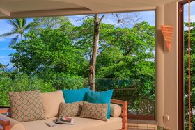 Arenas del Mar Beachfront & Rainforest Resort