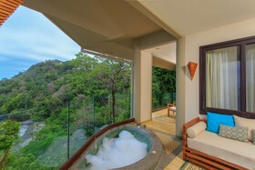 Arenas del Mar Beachfront & Rainforest Resort